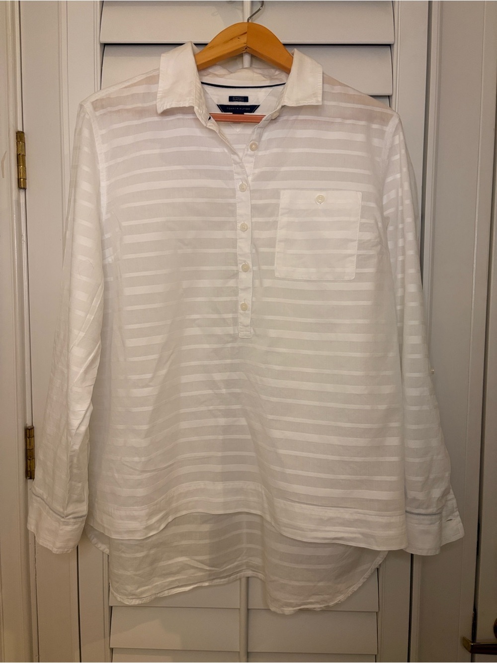 Tommy Hilfiger Women’s White Boyfriend Fit Long-Sleeve Casual Button Down Shirt